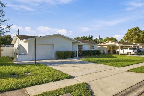 Villa ou maison à vendre à Pinellas Park, Floride: 4 chambres, 176.24 m2 № 2430447 - photo 5