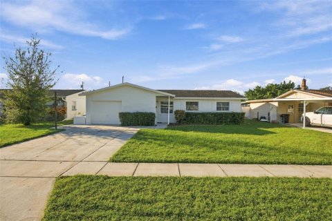 Villa ou maison à Pinellas Park, Floride 4 chambres, 176.24 m2 № 2430447