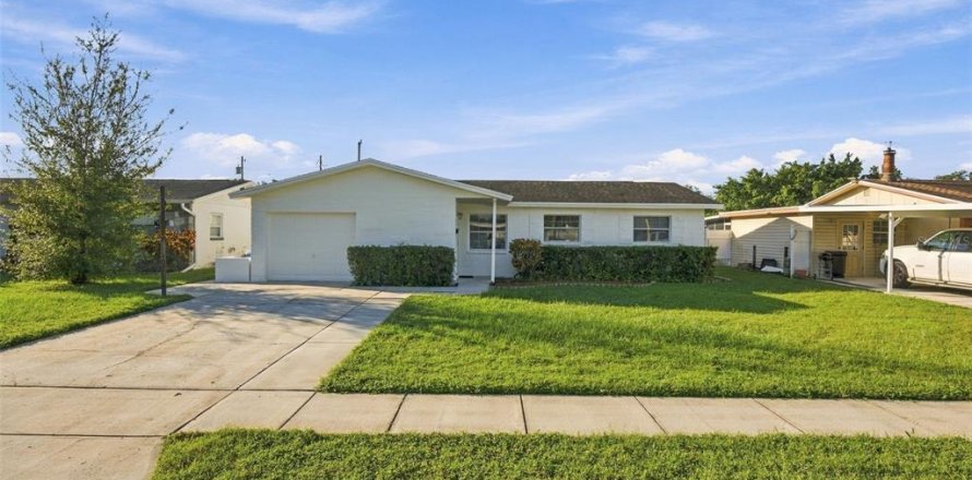 Villa ou maison à Pinellas Park, Floride 4 chambres, 176.24 m2 № 2430447
