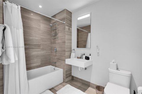 Condominio en venta en Miami Beach, Florida, 3 dormitorios, 198.16 m2 № 1863175 - foto 11