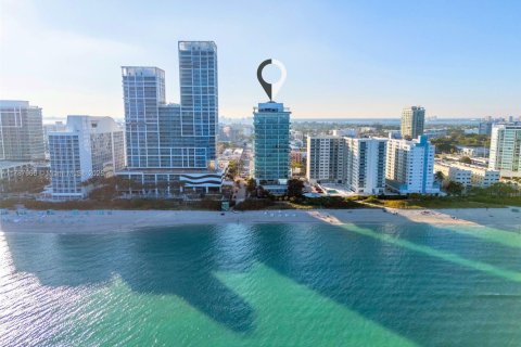 Condominio en venta en Miami Beach, Florida, 3 dormitorios, 198.16 m2 № 1863175 - foto 1