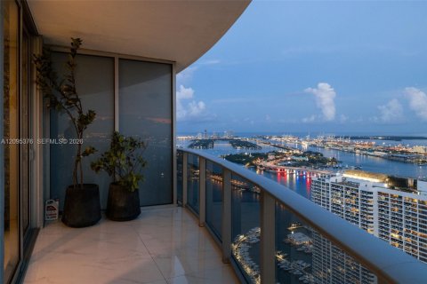 Condo in Miami, Florida, 2 bedrooms № 2392094 - photo 26
