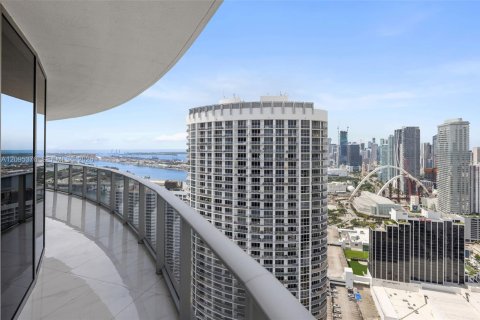 Condo in Miami, Florida, 2 bedrooms № 2392094 - photo 7