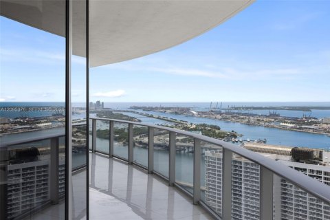 Condo in Miami, Florida, 2 bedrooms  № 2392094