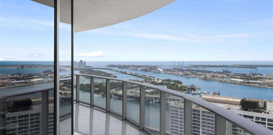 Condo in Miami, Florida, 2 bedrooms № 2392094