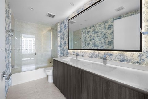 Condo in Miami, Florida, 2 bedrooms № 2392094 - photo 13