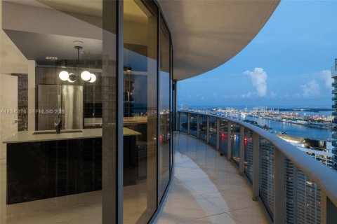Condo in Miami, Florida, 2 bedrooms № 2392094 - photo 27
