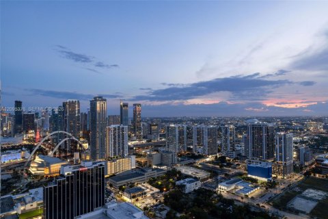 Condo in Miami, Florida, 2 bedrooms № 2392094 - photo 24