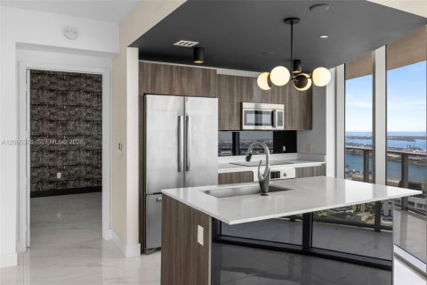 Condo in Miami, Florida, 2 bedrooms № 2392094 - photo 8