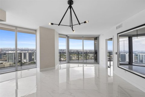 Condo in Miami, Florida, 2 bedrooms № 2392094 - photo 3