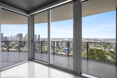 Condo in Miami, Florida, 2 bedrooms № 2392094 - photo 4