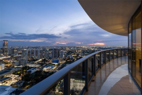 Condo in Miami, Florida, 2 bedrooms № 2392094 - photo 23