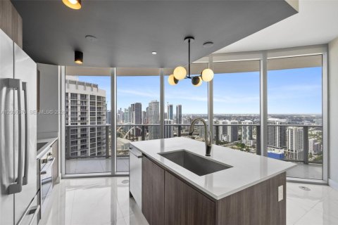 Condo in Miami, Florida, 2 bedrooms № 2392094 - photo 6