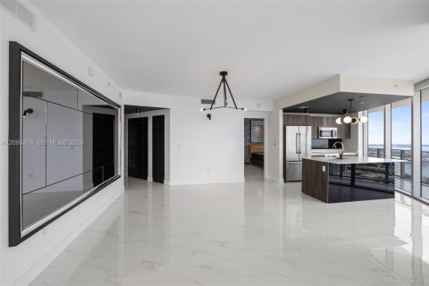 Condo in Miami, Florida, 2 bedrooms № 2392094 - photo 5