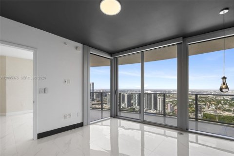 Condo in Miami, Florida, 2 bedrooms № 2392094 - photo 16
