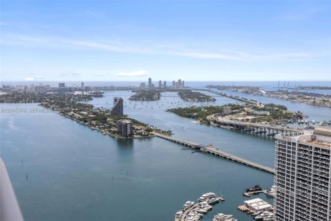 Condo in Miami, Florida, 2 bedrooms № 2392094 - photo 10