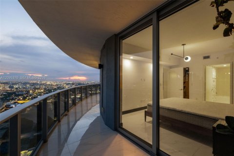 Condo in Miami, Florida, 2 bedrooms № 2392094 - photo 28