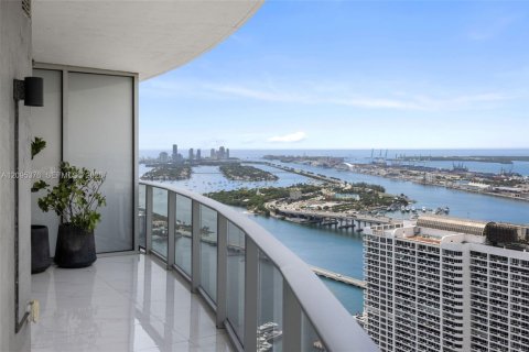 Condo in Miami, Florida, 2 bedrooms № 2392094 - photo 11
