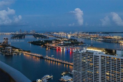 Condo in Miami, Florida, 2 bedrooms № 2392094 - photo 25