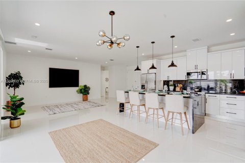 Touwnhouse à louer à Miami, Floride: 4 chambres, 277.96 m2 № 1989459 - photo 3