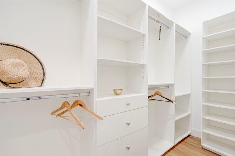 Touwnhouse à louer à Miami, Floride: 4 chambres, 277.96 m2 № 1989459 - photo 17