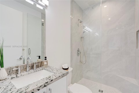 Touwnhouse à louer à Miami, Floride: 4 chambres, 277.96 m2 № 1989459 - photo 21