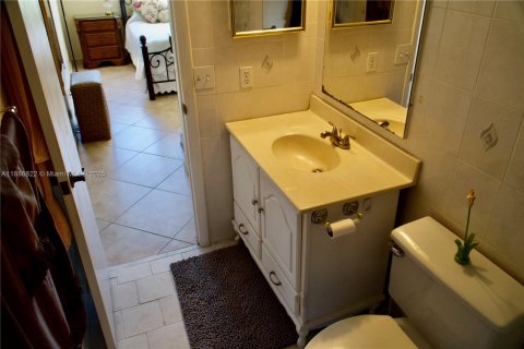 Condo in Pembroke Pines, Florida, 1 bedroom  № 1941648 - photo 11