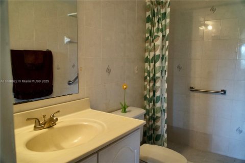 Condo in Pembroke Pines, Florida, 1 bedroom  № 1941648 - photo 12