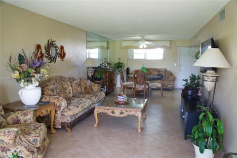 Condo in Pembroke Pines, Florida, 1 bedroom  № 1941648 - photo 5