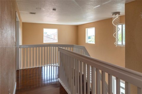 Villa ou maison à vendre à Miami, Floride: 3 chambres, 229.19 m2 № 1932261 - photo 28