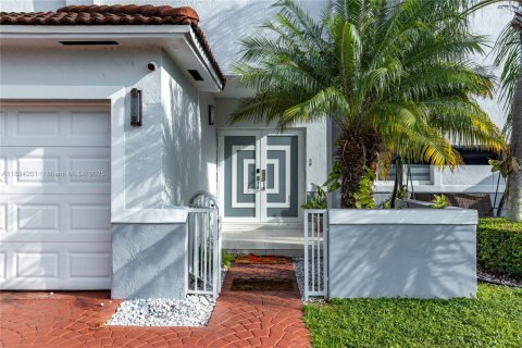 Villa ou maison à vendre à Miami, Floride: 3 chambres, 229.19 m2 № 1932261 - photo 4