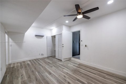 Villa ou maison à vendre à Miami, Floride: 3 chambres, 229.19 m2 № 1932261 - photo 24