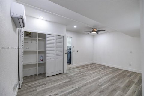 Villa ou maison à vendre à Miami, Floride: 3 chambres, 229.19 m2 № 1932261 - photo 23