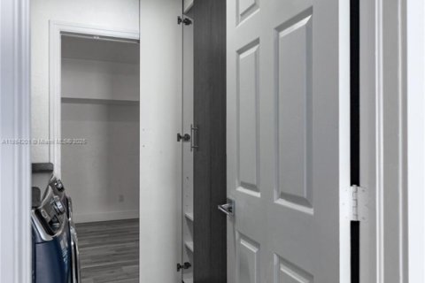 Villa ou maison à vendre à Miami, Floride: 3 chambres, 229.19 m2 № 1932261 - photo 22