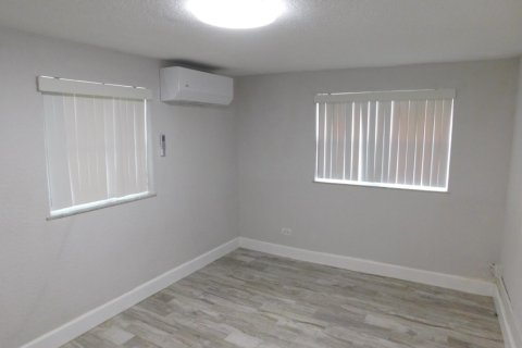 House in Cooper City, Florida 3 bedrooms, 94.3 sq.m. № 2083996 - photo 15