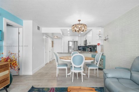 Condo in Miami Beach, Florida, 1 bedroom  № 1863996 - photo 6