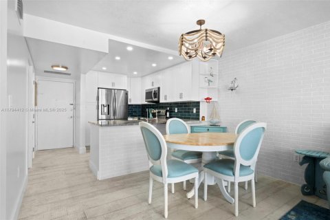 Condo in Miami Beach, Florida, 1 bedroom  № 1863996 - photo 5