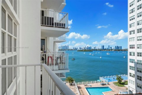 Condo in Miami Beach, Florida, 1 bedroom  № 1863996 - photo 13