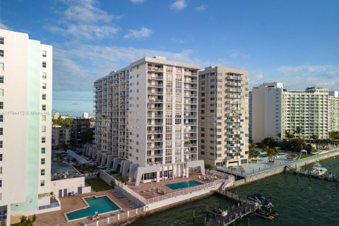Condo in Miami Beach, Florida, 1 bedroom  № 1863996 - photo 25