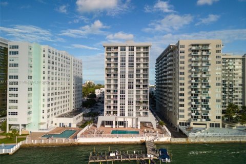 Condo in Miami Beach, Florida, 1 bedroom  № 1863996 - photo 21