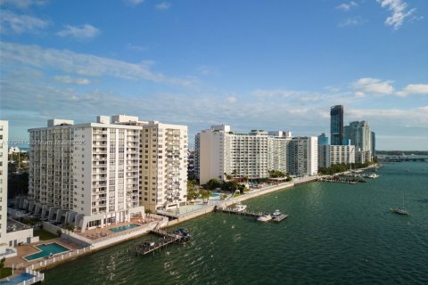 Condo in Miami Beach, Florida, 1 bedroom  № 1863996 - photo 24