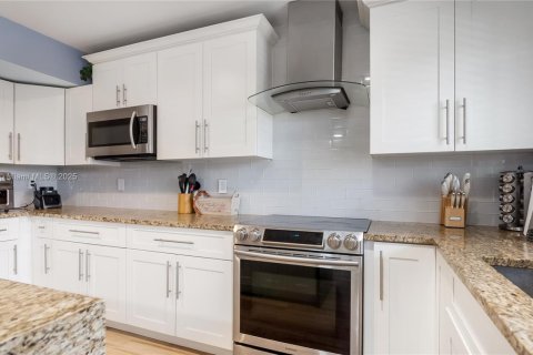 Townhouse in Pembroke Pines, Florida 3 bedrooms, 167.41 sq.m. № 1775179 - photo 16