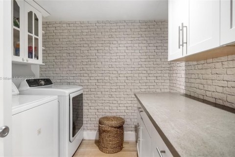 Townhouse in Pembroke Pines, Florida 3 bedrooms, 167.41 sq.m. № 1775179 - photo 7
