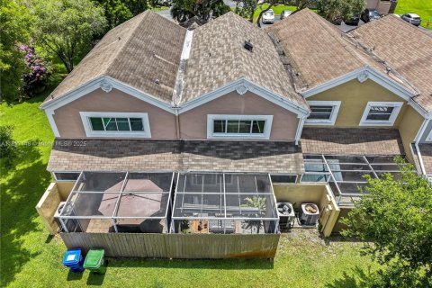Townhouse in Pembroke Pines, Florida 3 bedrooms, 167.41 sq.m. № 1775179 - photo 4