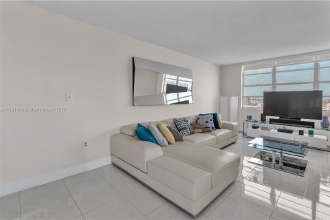 Купить кондоминиум в Авентура, Флорида 2 спальни, 120.77м2, № 1737862 - фото 4