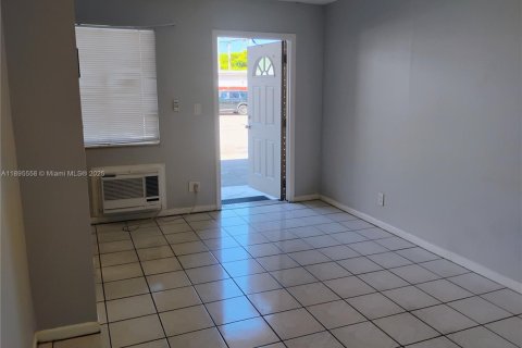 Appartement à louer à Hollywood, Floride: 1 chambre, 1112.04 m2 № 1947205 - photo 9