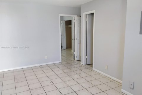 Appartement à louer à Hollywood, Floride: 1 chambre, 1112.04 m2 № 1947205 - photo 4
