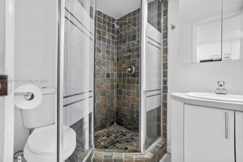 Снять в аренду кондоминиум в Норт-Майами-Бич, Флорида 2 спальни, 72.93м2, № 1991227 - фото 29