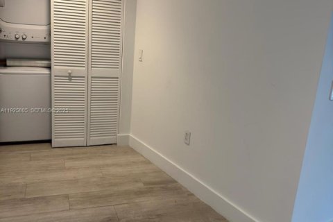 Снять в аренду кондоминиум в Майами, Флорида 1 спальня, 63.27м2, № 1984296 - фото 23