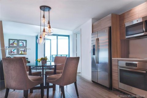 Снять в аренду кондоминиум в Майами, Флорида 1 спальня, 63.27м2, № 1984296 - фото 1